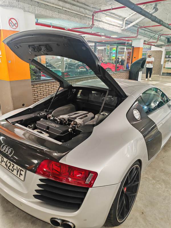 Audi R8 V8, capot moteur ouvert